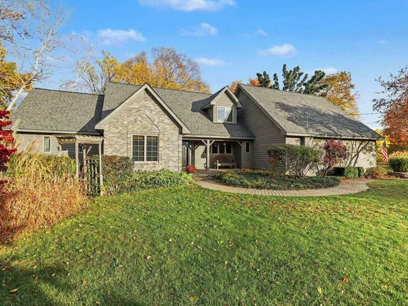 129 Mitchell Dr, Elk Rapids, MI 49629