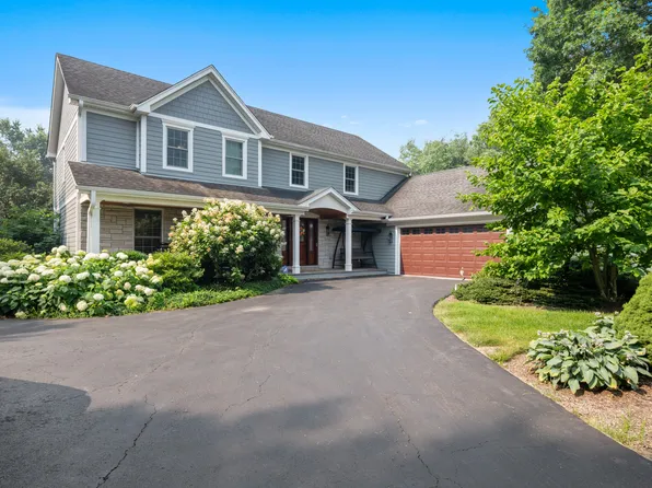 39W831 Hoeweed Ln, St Charles, IL 60175