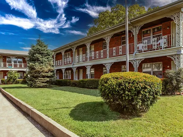 Embassy Apartments, 927-945 E Elm St #A366dae9b, Springfield, MO 65806