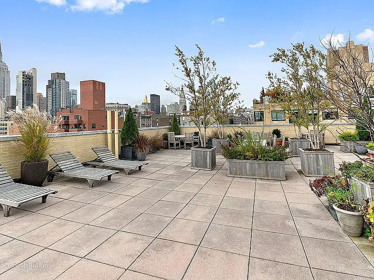 200 W 20th St #409 — Photo 8