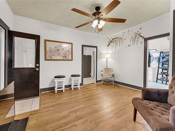 5th image of 302 McKnight Ave