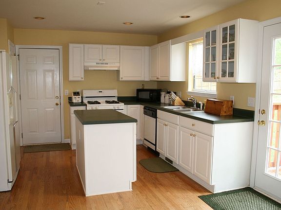 3rd image of 8040 Settlers Way