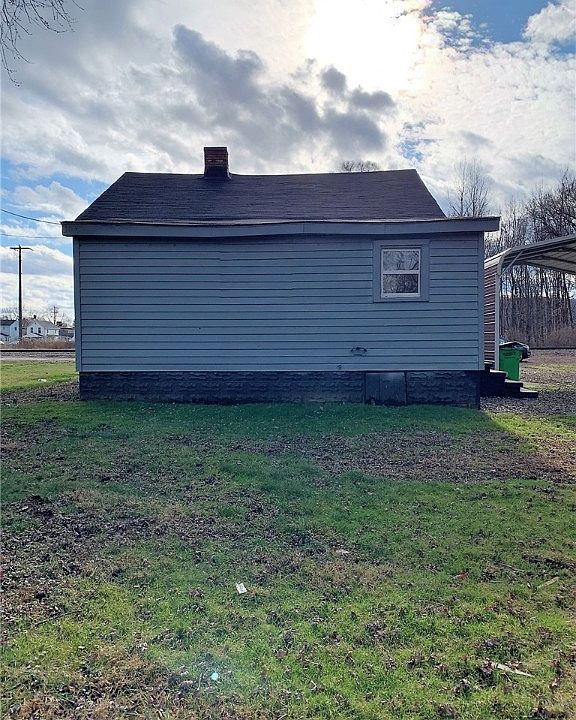 2nd image of 713 W 5th St