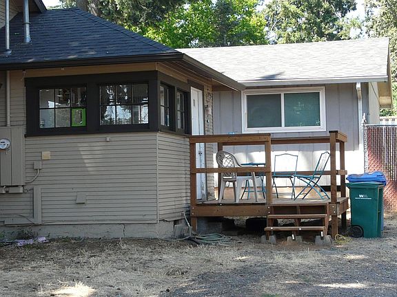 2nd image of 2429 SE Park Ave