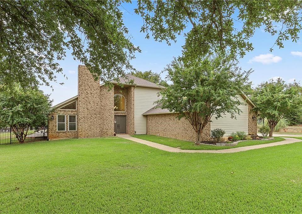 1st image of 120 High Oak Dr