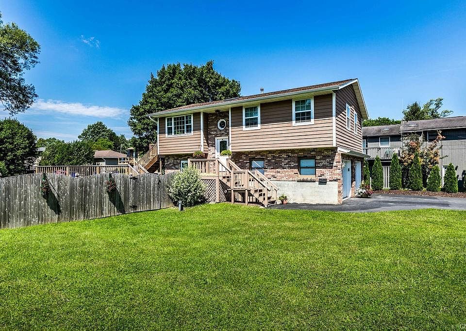1st image of 213 Sunnybrook Dr
