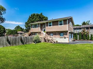 213 Sunnybrook Dr, Syracuse, NY 13219