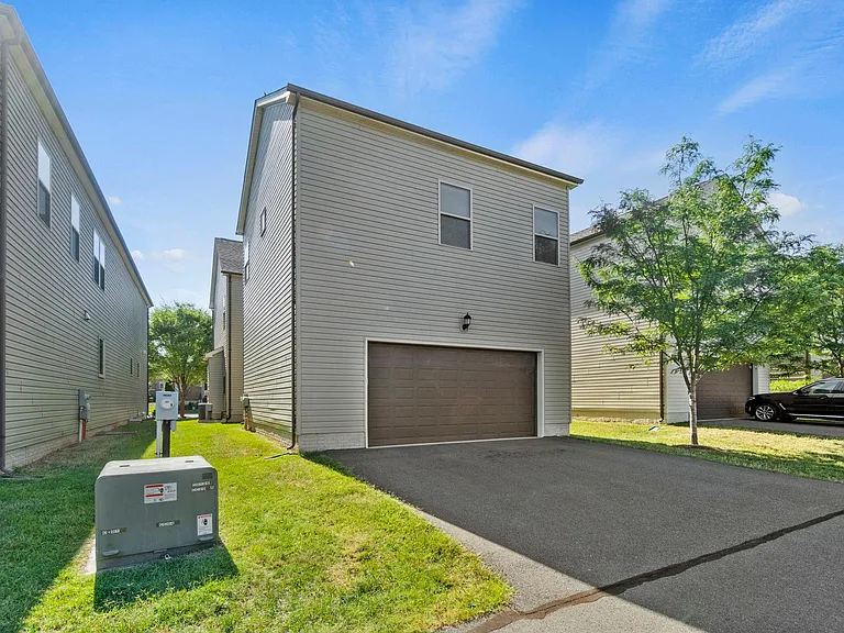 20617 Exchange St — Photo 32