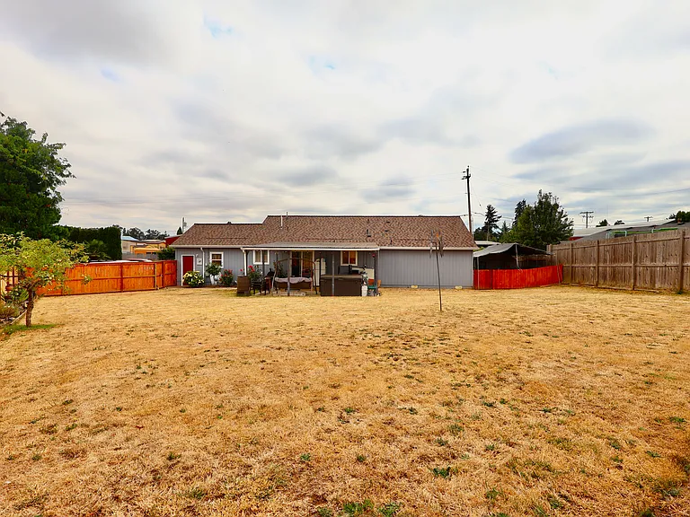 1085 Cedar Ct — Photo 8
