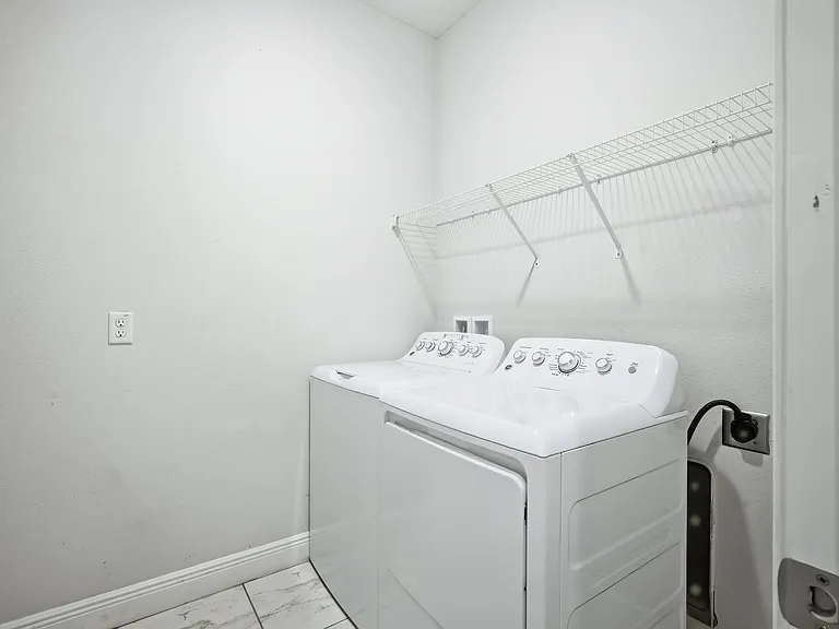 2411 W Fig St #1 — Photo 17