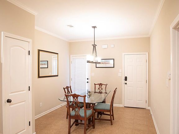 5th image of 302 Daniella Ln