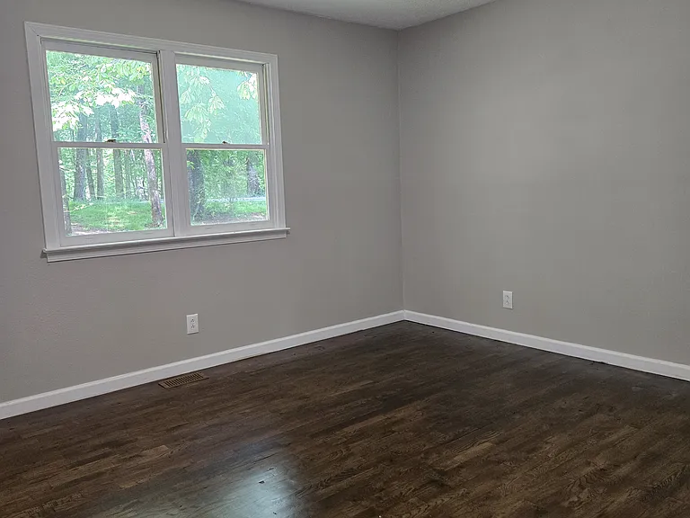 800 Sutton Mill Rd — Photo 6