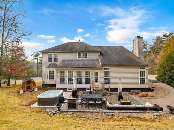 246 Daffodil Dr, East Stroudsburg, PA 18301