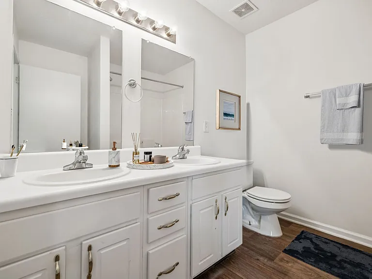 Three Bedroom - 3 Bed / 2 Bath - 1,270 Sq.Ft.