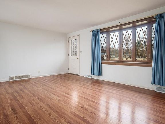 4th image of 1231 Van Stone Dr