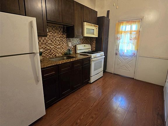 3rd image of 9308 103rd Avenue