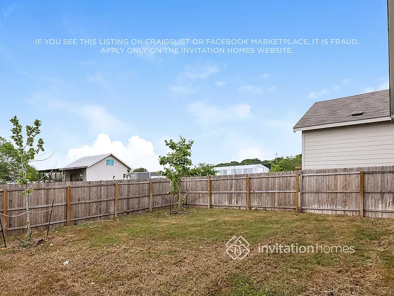 140 Hollywood Dr — Photo 16
