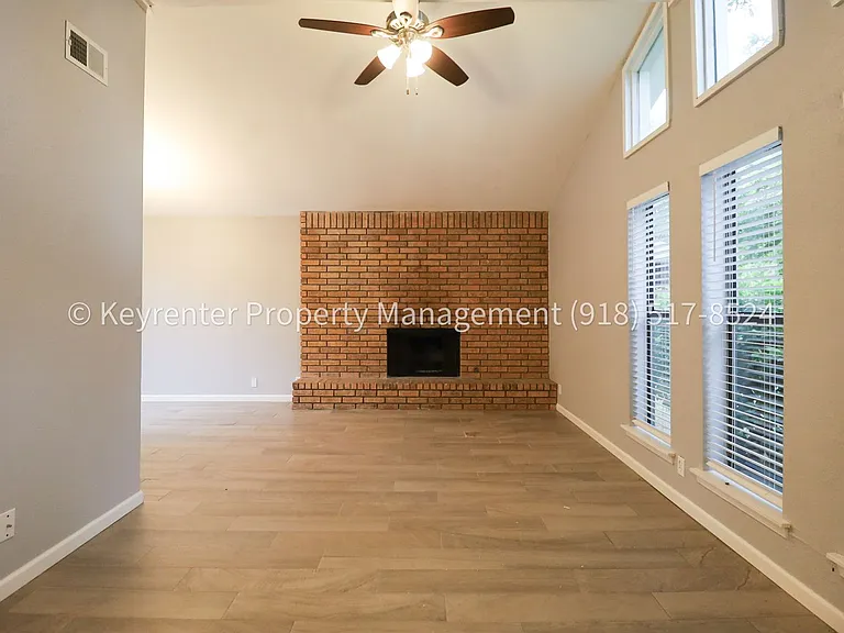 9351 S 89th Ave E — Photo 5