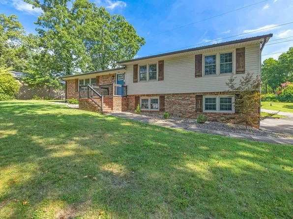 1015 Tanglewood Dr, Cookeville, TN 38501