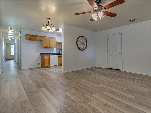 3rd image of 524 E Grant Ave