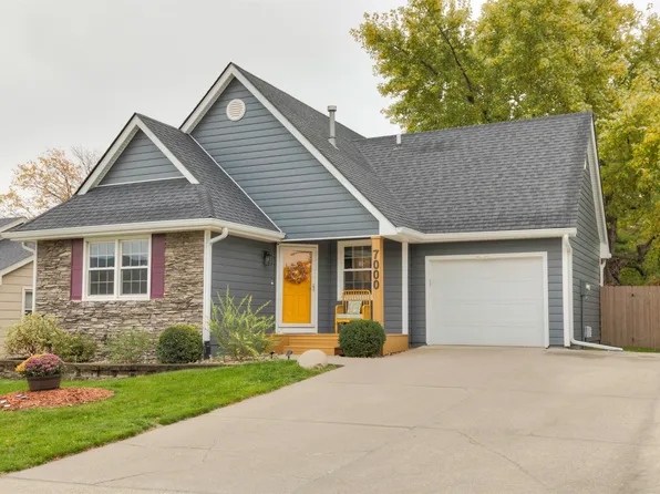 7000 Brookview Dr, Urbandale, IA 50322