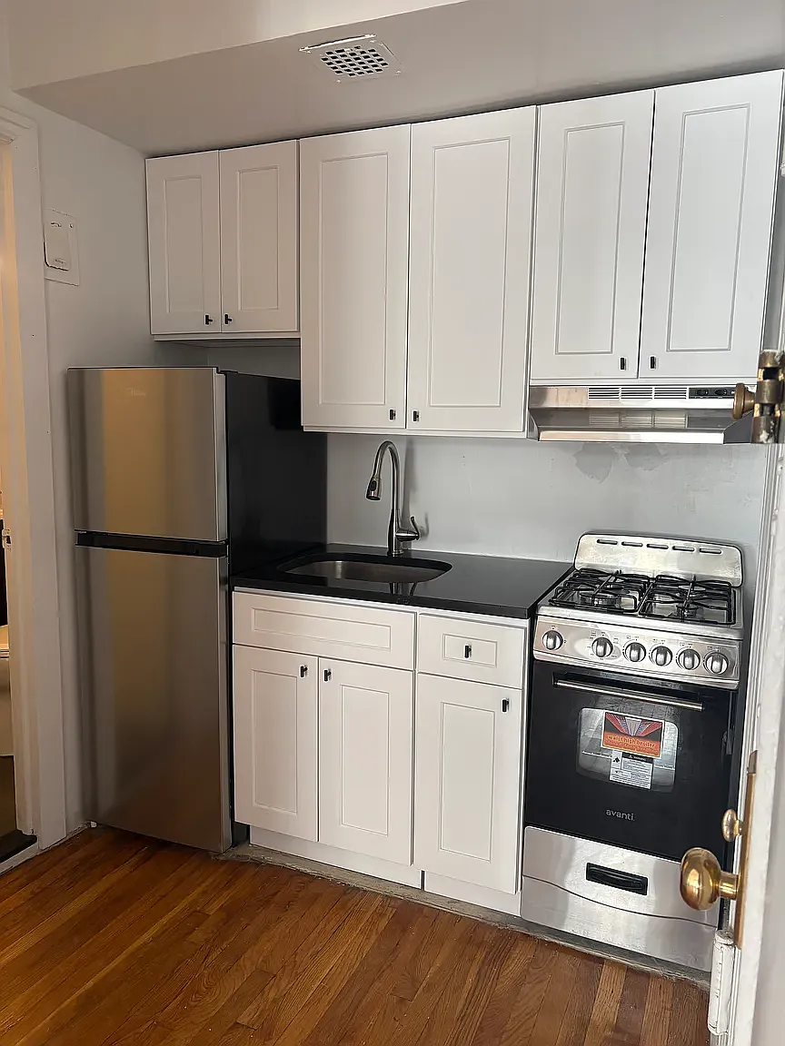 42 West 56th Street — Photo 4
