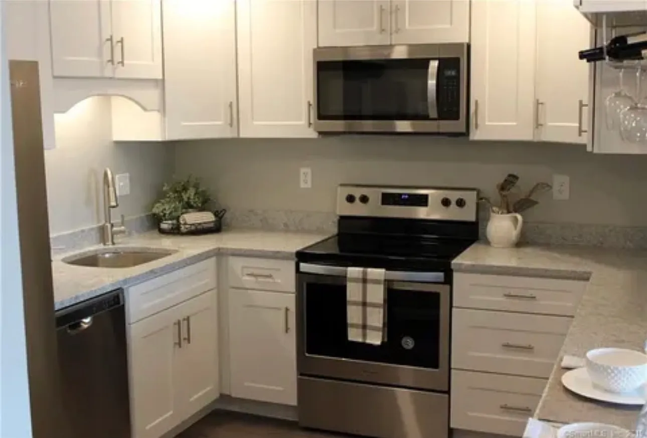 2 bed, 1075 sqft, $2,000 — Photo 1