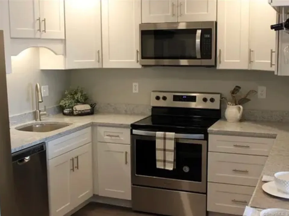 111 Dekoven Dr #1006