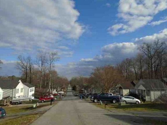 Exterior Neighborhood (street photo)