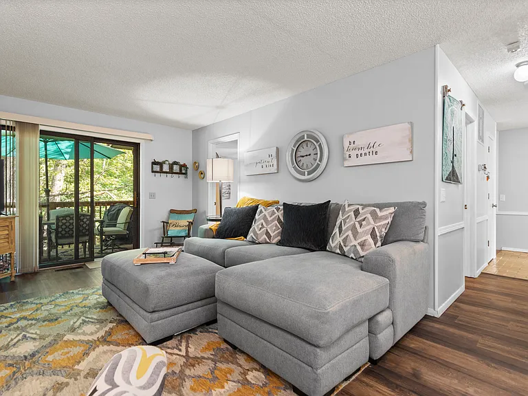 10 Victoria Ln — Photo 6