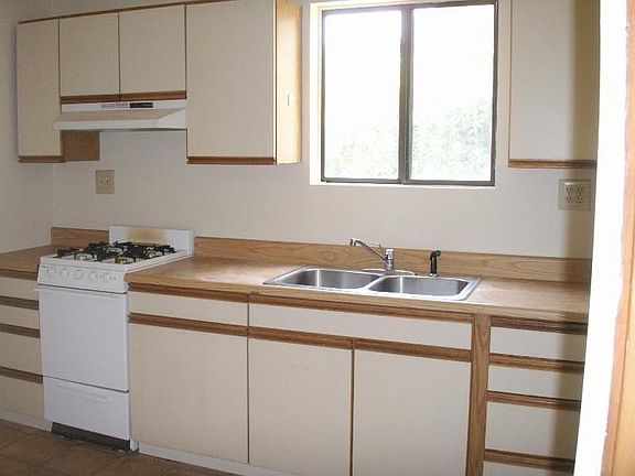 3rd image of 13957 Sylvan St