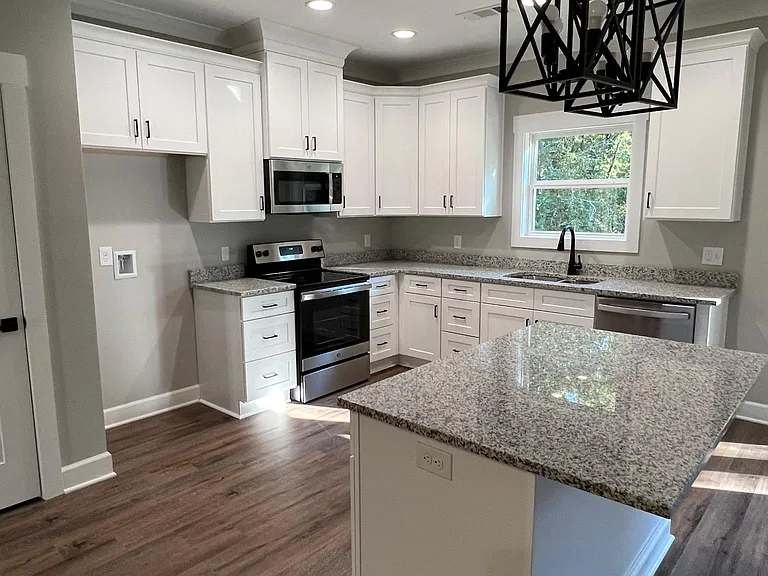16477 Chase Cir — Photo 3