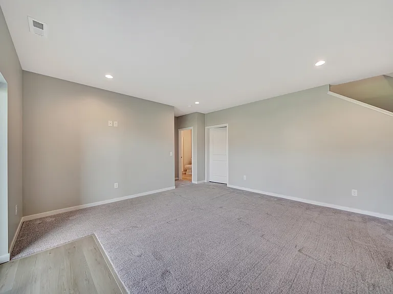 8926 S 42nd St — Photo 35