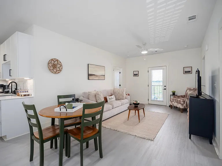 Joy Park Luxury Apartments — Photo 33
