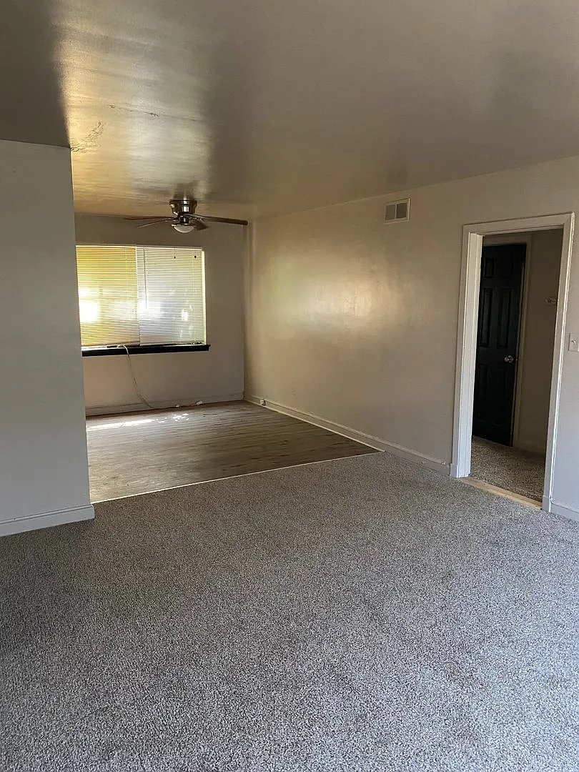 Wesley Dr 6 Plex — Photo 4