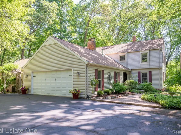 5511 Arapaho Pass, Pinckney, MI 48169