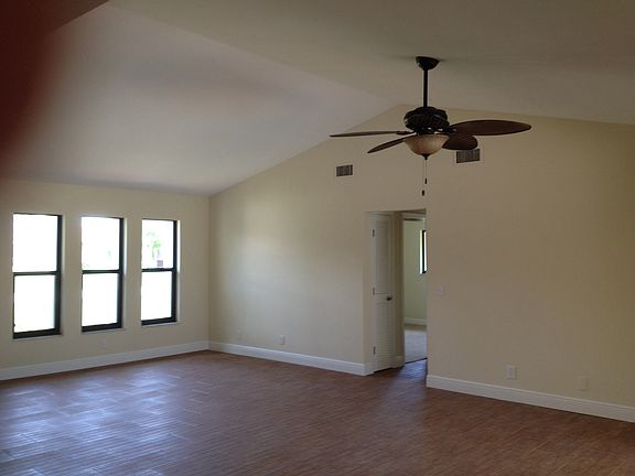 4th image of 1422 SE 22nd St