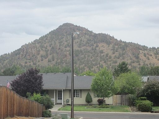 2nd image of 820 NE Aspen St