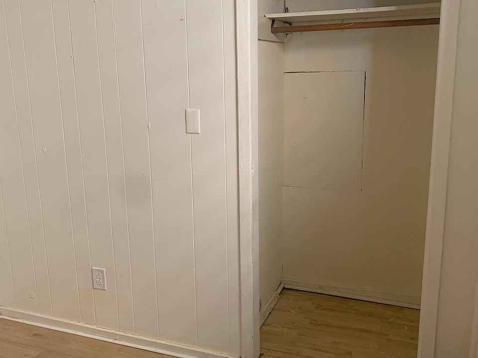 Bedroom 2 : Closet