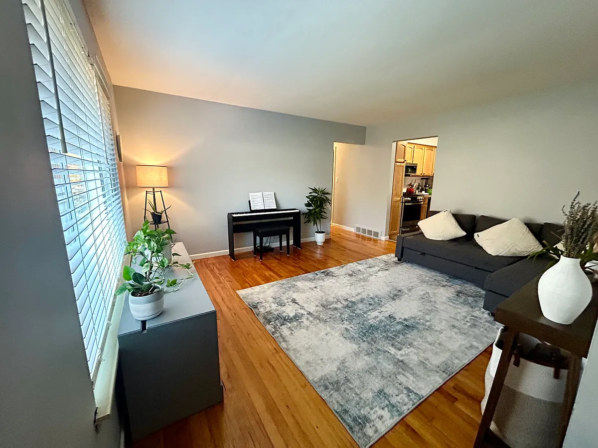 Building Photo - 8355 Orhan St