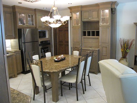 4th image of 221 SE 9th Ave #201