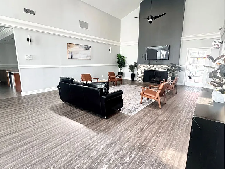 Campbell Plaza Apartments — Photo 13