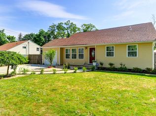 549 Macdonald Ave, Bellport, NY 11713