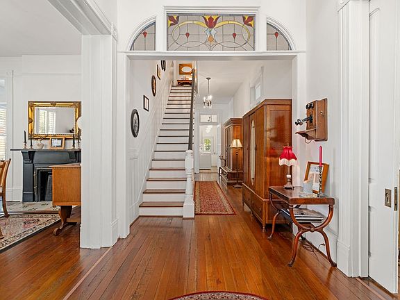 5th image of 520 Walnut St