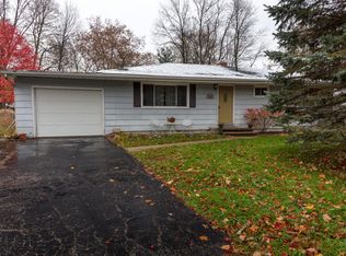 526 Sibley Ln, Marshall, MI