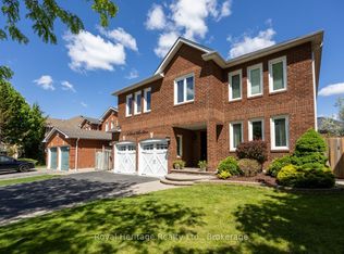 16 Donald Wilson St, Whitby, ON L1R 2H5