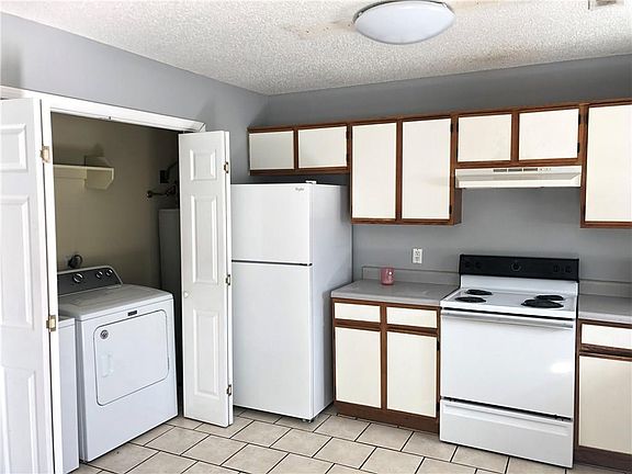 4th image of 775 S Rose Ave