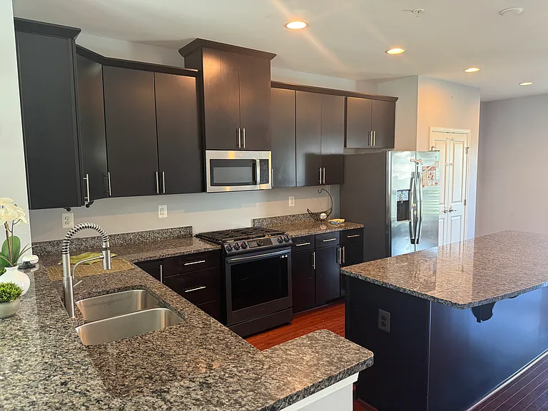 19704 Vaughn Landing Dr — Photo 2