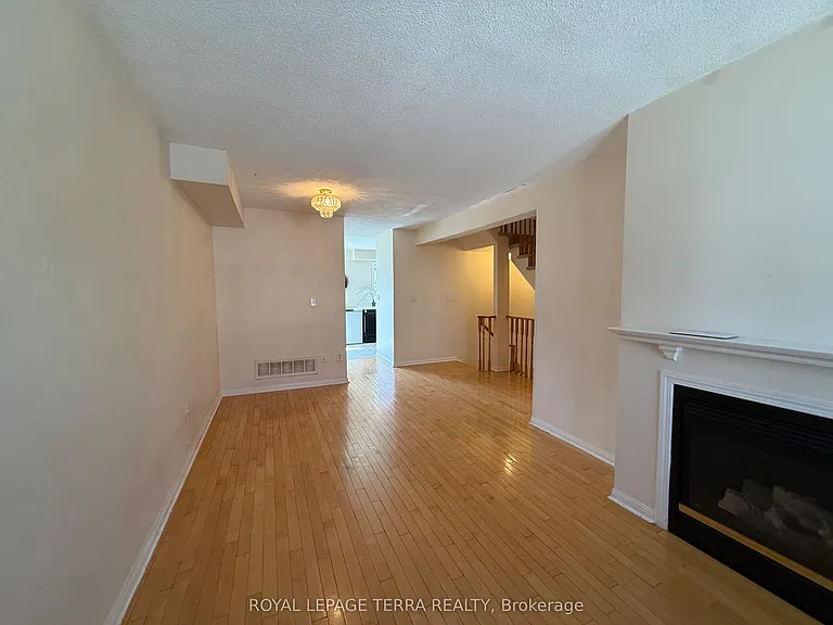 80 Acorn Pl #16 — Photo 25