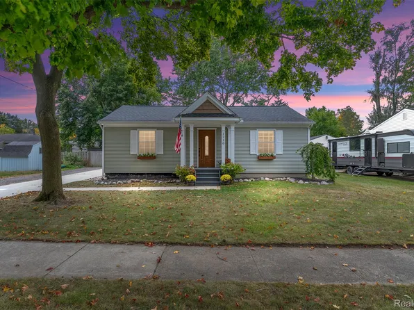 1210 Mildred St, Flushing, MI 48433